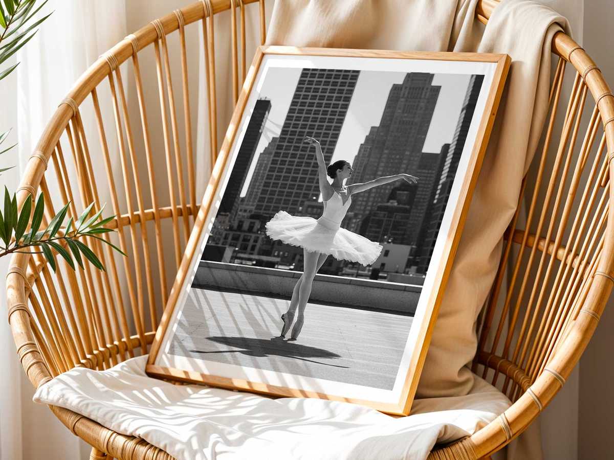 Full-body view of a ballerina on pointe showing the continuous line from neck through torso to extended limbs