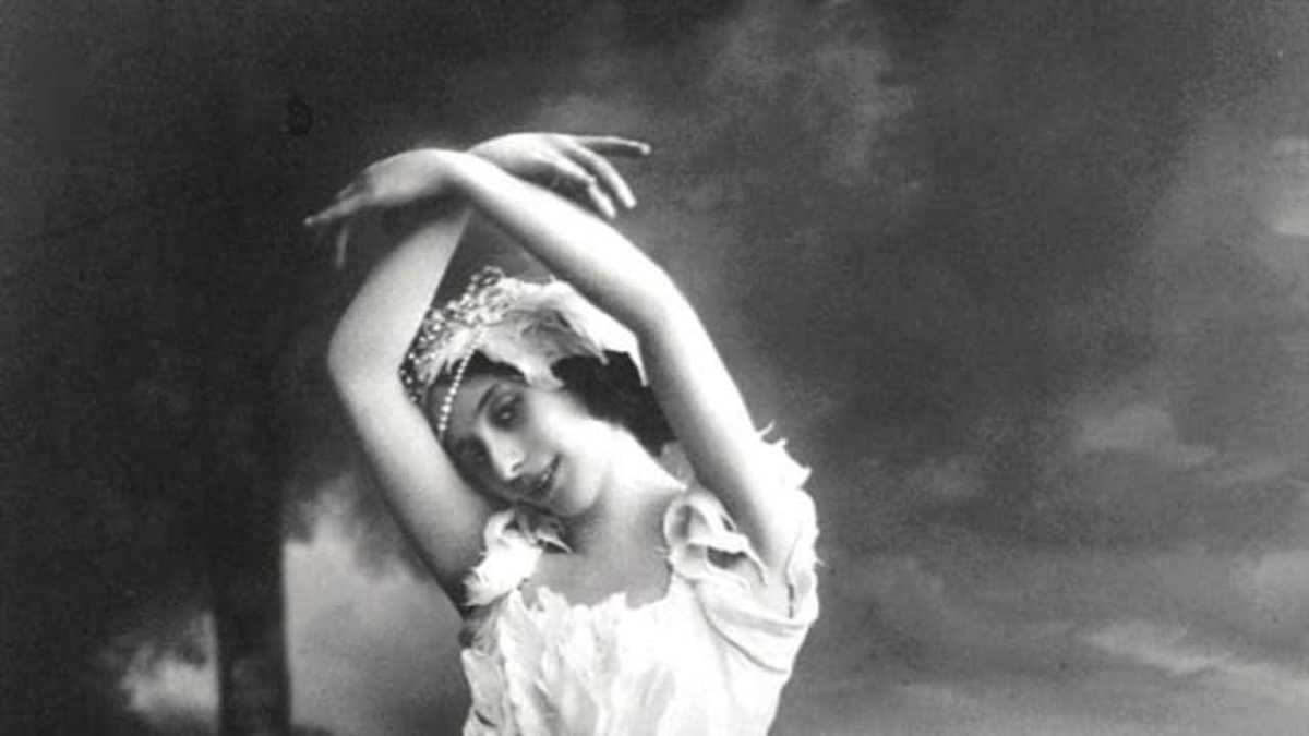 Marie Taglioni demonstrating early pointe technique on stage, emphasizing ascent and lightness